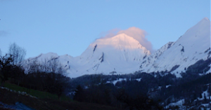 Le mont Charvin depuis Serraval